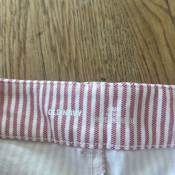 Old Navy Pixie Mid-Rise Skinny Ankle Pants in CandyCane Stripes Size 6 - Picture 5 of 7